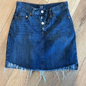 GAP Denim Button-Front Mini Skirt – Size 2